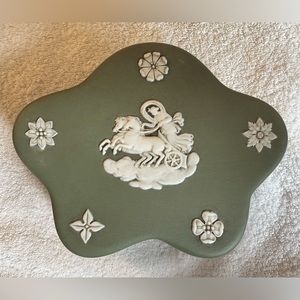 Vintage Wedwood Pottery trinket box sage